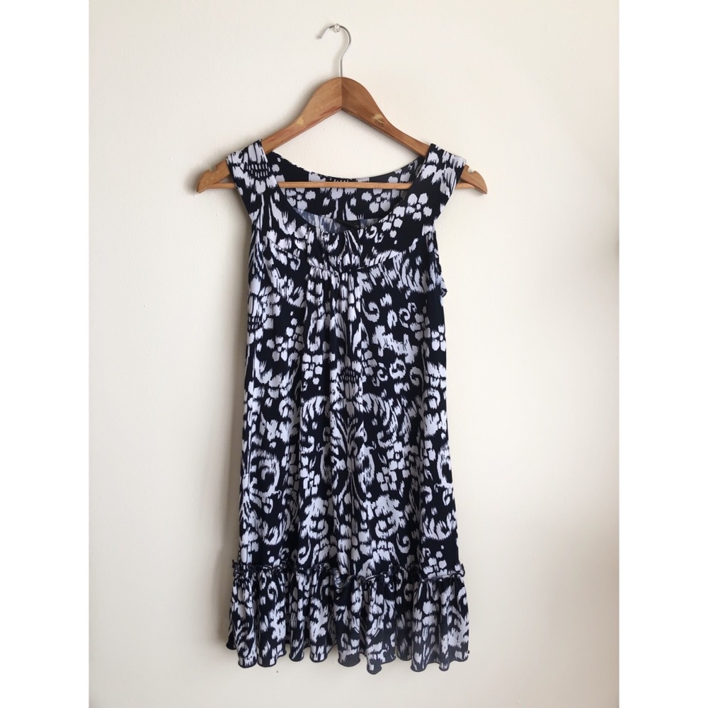 Navy blue/white sleeveless dress,